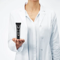 VICHY Dermablend 3D Fond De Teint Resurfaçant Actif Correcteur 16h Teinte N°25 Nude 9 VICHY Dermablend 3D Fond De Teint Resurfaçant Actif Correcteur 16h Teinte N°25 Nude -Clarin Beauty Magasin VICHY Dermablend 3D fond de teint resurfacant actif correcteur 16h teinte n 25 Nude 28305 105 1684878403